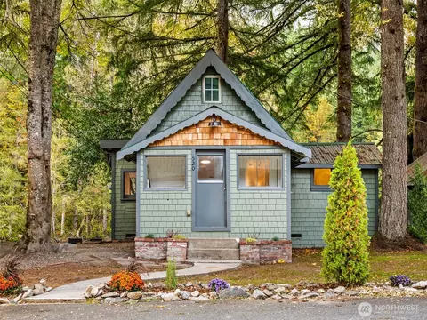 520 Railroad Ave E, Skykomish, WA 98288