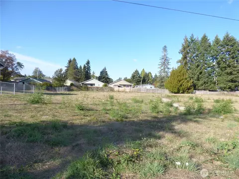 233 170th St E, Spanaway, WA 98387