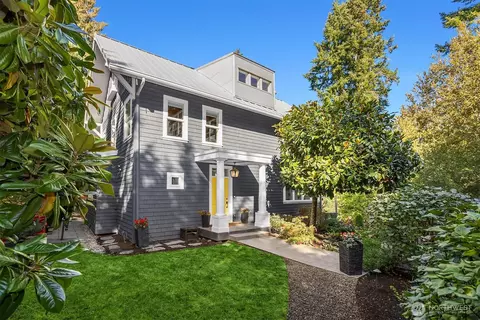 6564 NE Maple St, Bainbridge Island, WA 98110