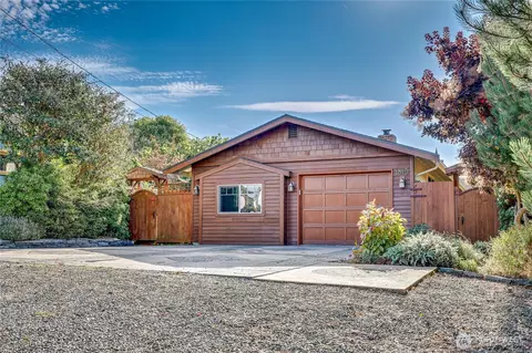 1815 Lawrence St, Port Townsend, WA 98368