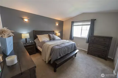 Bedroom - 1486 Division St, Enumclaw, WA 98022 photo 2 of 3