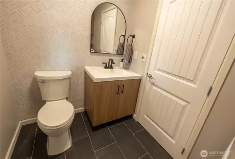 Bath - 1486 Division St, Enumclaw, WA 98022 photo 2 of 4