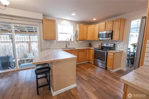 Kitchen - 1486 Division St, Enumclaw, WA 98022 photo 2 of 3