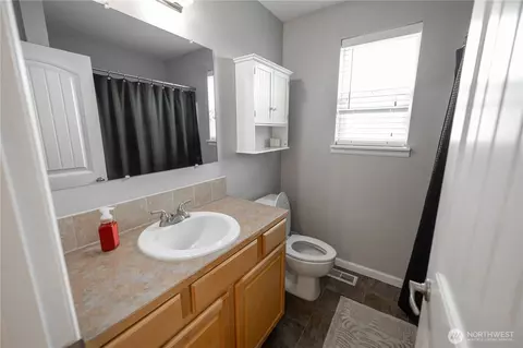 Bath - 1486 Division St, Enumclaw, WA 98022 photo 3 of 4