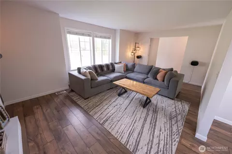 Living - 1486 Division St, Enumclaw, WA 98022 photo 1 of 3