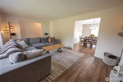 Living - 1486 Division St, Enumclaw, WA 98022 photo 3 of 3
