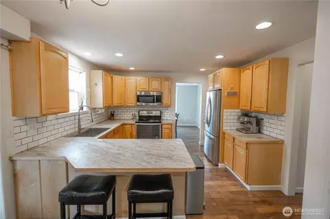 Kitchen - 1486 Division St, Enumclaw, WA 98022 photo 3 of 3