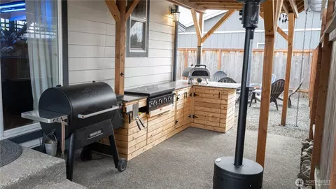 Exterior - 1486 Division St, Enumclaw, WA 98022 photo 5 of 6