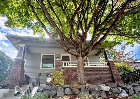 2109 N 54th St, Seattle, WA 98103