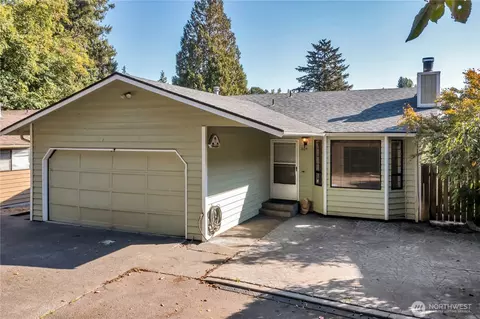 604 S 208th St, Des Moines, WA 98198