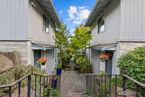 19232 15th Ave NE #C2, Shoreline, WA 98155