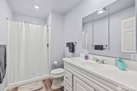 Bath - 115 Hazel Dr, Chehalis, WA 98532 photo 3 of 3