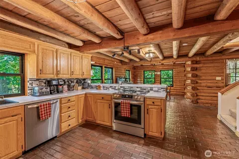 Kitchen - 115 Hazel Dr, Chehalis, WA 98532 photo 2 of 5