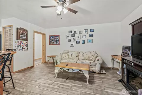 Living - 115 Hazel Dr, Chehalis, WA 98532 photo 5 of 5