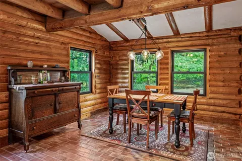 Dining - 115 Hazel Dr, Chehalis, WA 98532 photo 1 of 2