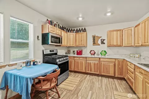 Kitchen - 115 Hazel Dr, Chehalis, WA 98532 photo 5 of 5