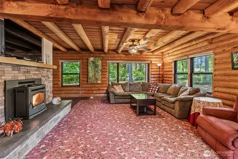Living - 115 Hazel Dr, Chehalis, WA 98532 photo 2 of 5