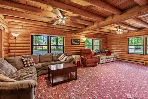 Living - 115 Hazel Dr, Chehalis, WA 98532 photo 3 of 5