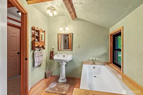 Bath - 115 Hazel Dr, Chehalis, WA 98532 photo 2 of 3