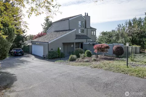 300 Beacon Hill Dr, Hoquiam, WA 98550