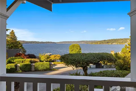 17453 SE 40th Pl, Bellevue, WA 98008