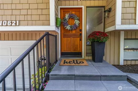 Entry Way - 10621 NE 147th St, Bothell, WA 98011 photo 1 of 2