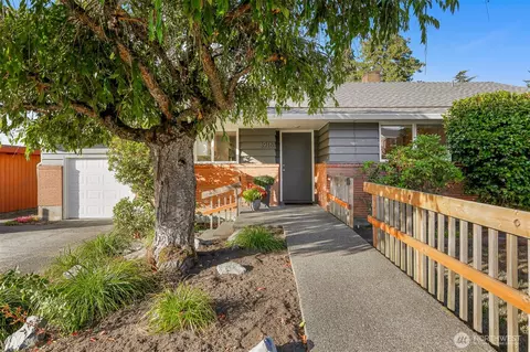 3916 SW 100th St, Seattle, WA 98146
