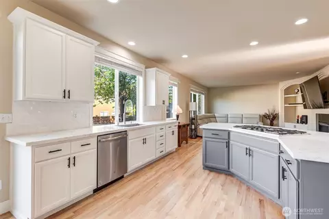 Kitchen - 3717 186th St SE, Bothell, WA 98012 photo 4 of 5