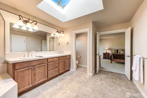 Bath - 3717 186th St SE, Bothell, WA 98012 photo 5 of 5