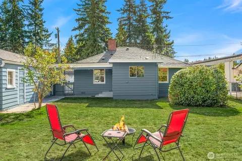 Exterior - 307 Tamarack Ave, Everett, WA 98203 photo 8 of 11