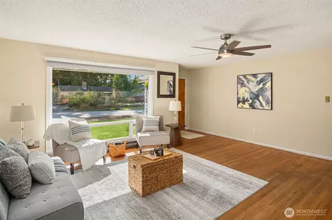 Living - 307 Tamarack Ave, Everett, WA 98203 photo 4 of 4