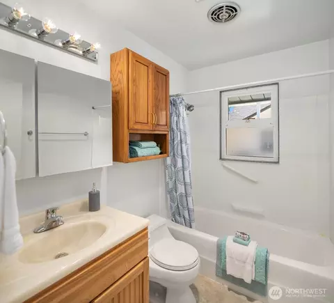 Bath - 307 Tamarack Ave, Everett, WA 98203 photo 1 of 1