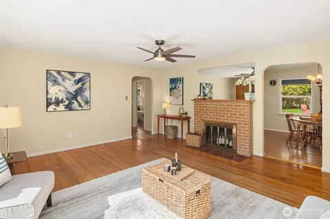 Living - 307 Tamarack Ave, Everett, WA 98203 photo 3 of 4