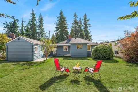 Exterior - 307 Tamarack Ave, Everett, WA 98203 photo 4 of 11