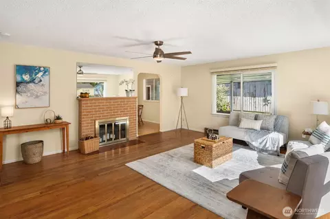 Living - 307 Tamarack Ave, Everett, WA 98203 photo 1 of 4