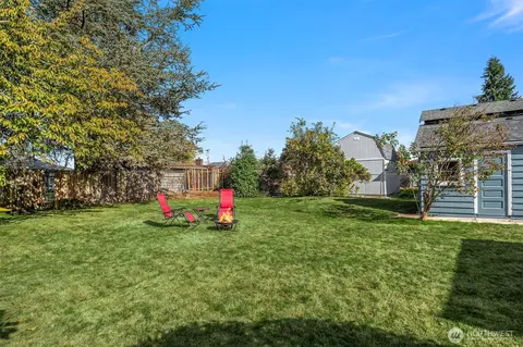 Exterior - 307 Tamarack Ave, Everett, WA 98203 photo 6 of 11