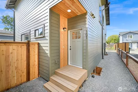 2327 Valencia St #101, Bellingham, WA 98229