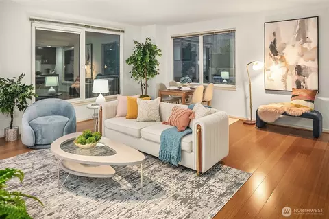 76 Cedar St #405, Seattle, WA 98121