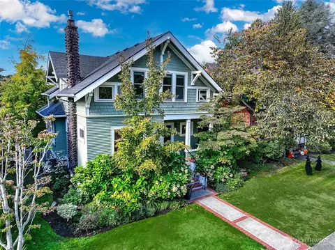 3879 44th Ave NE, Seattle, WA 98105