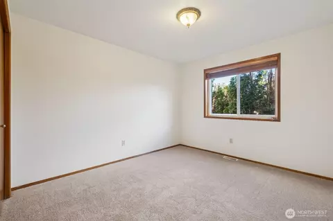 Bedroom - 537 Burger Pl, Enumclaw, WA 98022 photo 3 of 4