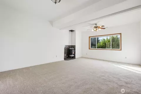 Living - 537 Burger Pl, Enumclaw, WA 98022 photo 7 of 7