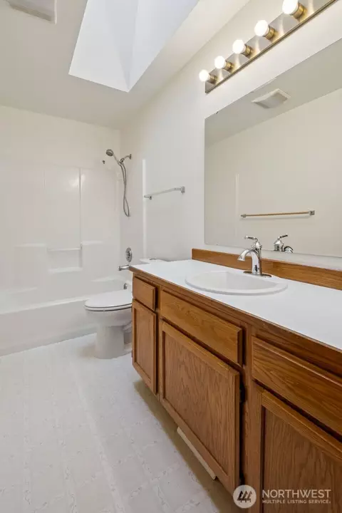 Bath - 537 Burger Pl, Enumclaw, WA 98022 photo 2 of 3