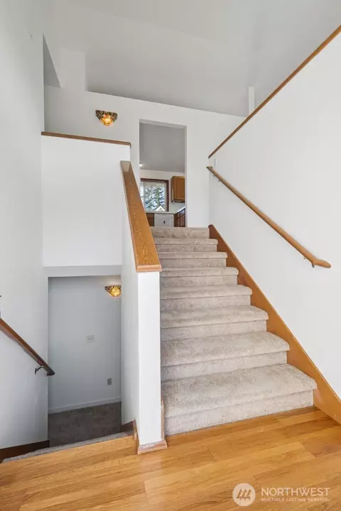 Entry Way - 537 Burger Pl, Enumclaw, WA 98022 photo 2 of 2