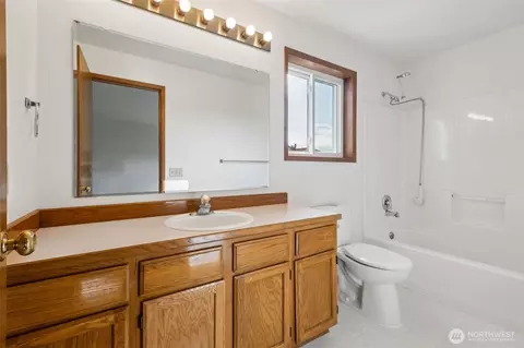 Bath - 537 Burger Pl, Enumclaw, WA 98022 photo 1 of 3