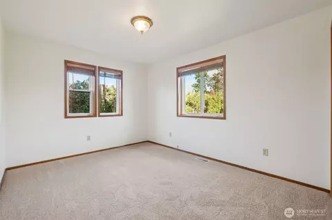 Bedroom - 537 Burger Pl, Enumclaw, WA 98022 photo 2 of 4