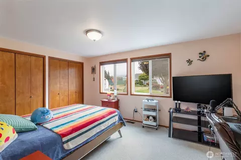 Bedroom - 61 Pheasant Run Dr, Sequim, WA 98382 photo 3 of 3