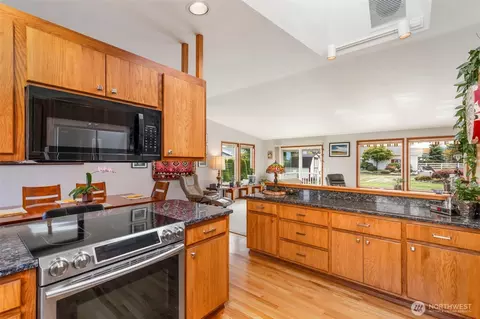 Kitchen - 61 Pheasant Run Dr, Sequim, WA 98382 photo 2 of 3