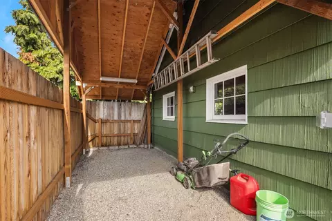 Exterior - 1924 State St, Everett, WA 98201 photo 6 of 7
