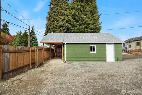 Exterior - 1924 State St, Everett, WA 98201 photo 5 of 7
