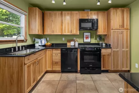 Kitchen - 1924 State St, Everett, WA 98201 photo 1 of 4